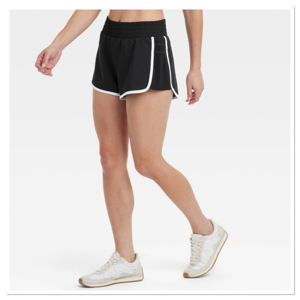 Women’s Woven Mid-Rise Pipes Dolphin Black White Athletic Shorts all in motion